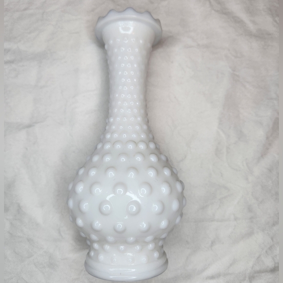 Avon Milkglass Bud Vase - Picture 3 of 10
